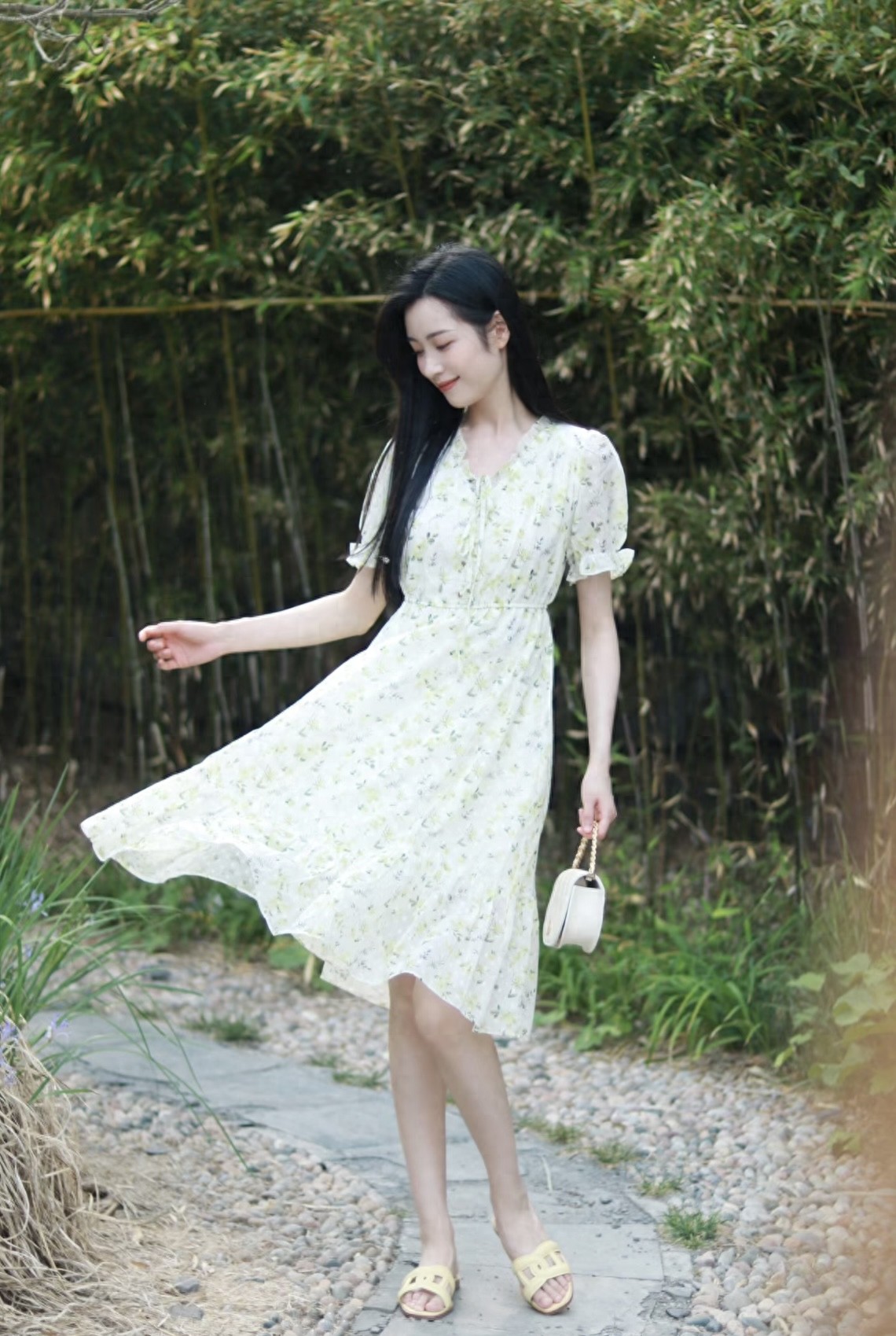 Tôi từng bị chê mặc váy hoa nhí trông sến, giờ thì ai cũng khen sang trọng- Ảnh 1.
