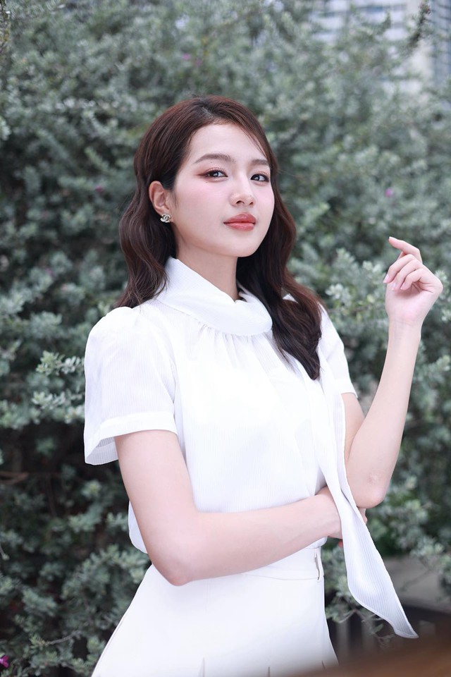 Mỹ nhân đắt show nhất Việt Nam hiện tại: 1 năm đóng 6 phim siêu hot, phủ sóng dày đặc đi đâu cũng thấy mặt- Ảnh 10. Mỹ nhân đắt show nhất Việt Nam hiện tại: 1 năm đóng 6 phim siêu hot, phủ sóng dày đặc đi đâu cũng thấy mặt- Ảnh 10.