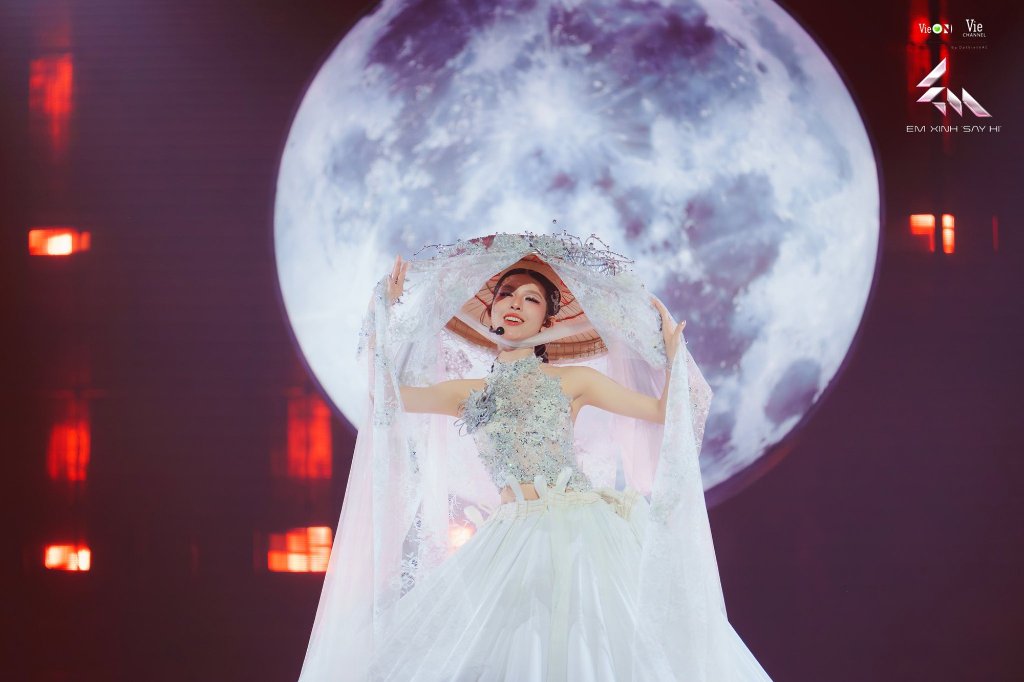 Lỗ hổng lớn của mỹ nhân “tốt nghiệp” Top 5 Em Xinh Say Hi: Visual đẹp đấy nhưng không cứu nổi nhạc dở lời ngang- Ảnh 10. Lỗ hổng lớn của mỹ nhân “tốt nghiệp” Top 5 Em Xinh Say Hi: Visual đẹp đấy nhưng không cứu nổi nhạc dở lời ngang- Ảnh 10.
