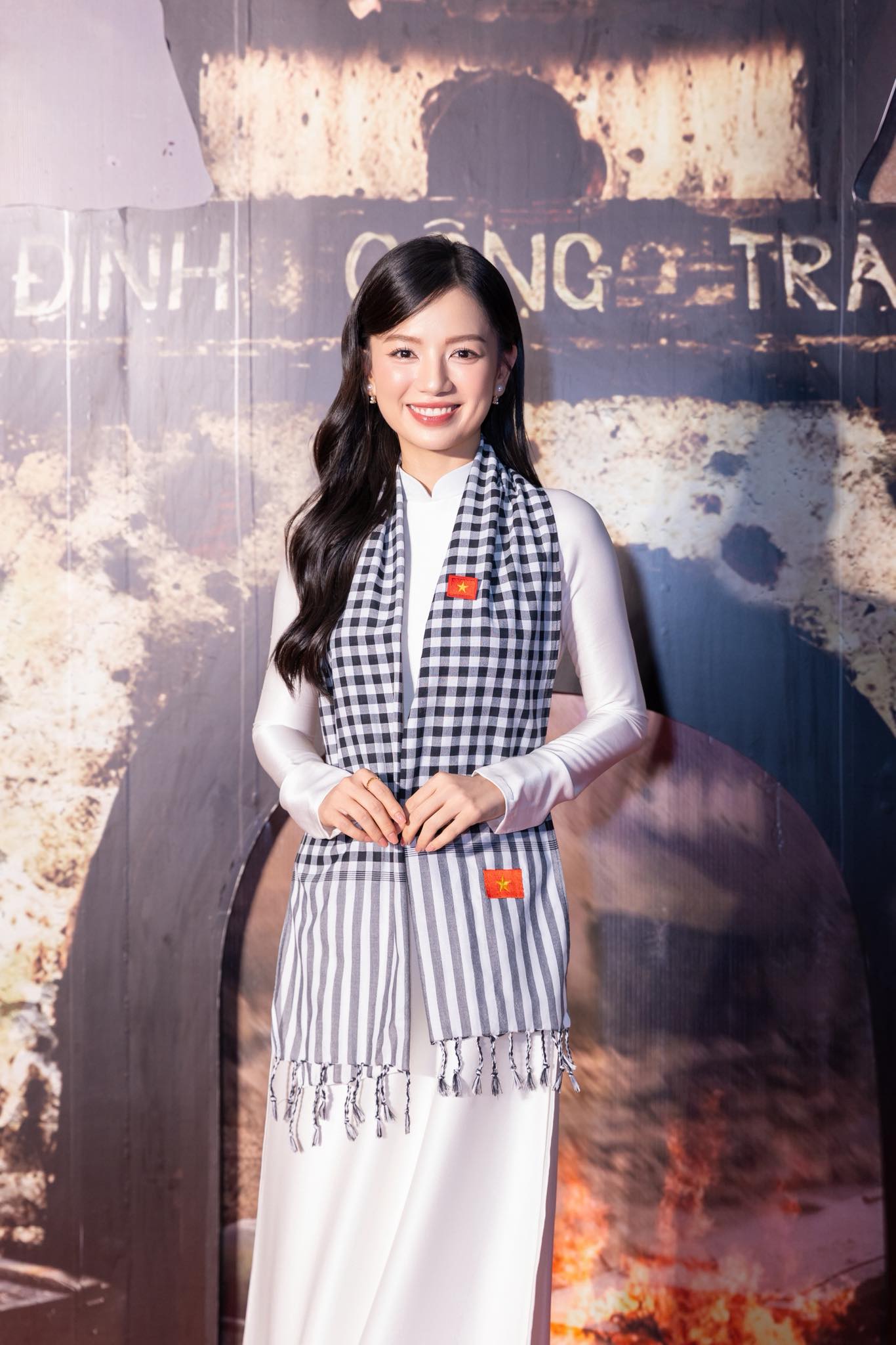 Bóng hồng duy nhất của dàn diễn viên trẻ phim Mưa Đỏ: Để mặt mộc hoàn toàn trên phim, đạo diễn không cho làm 1 điều trước khi quay cảnh tình cảm- Ảnh 10.