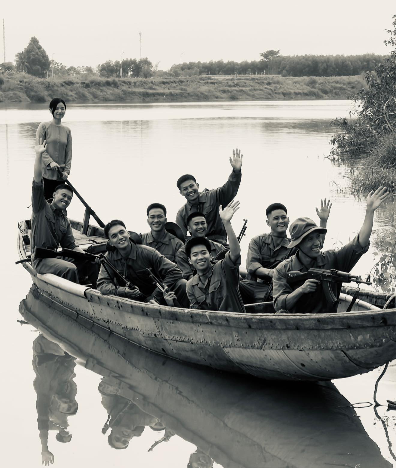 Bóng hồng duy nhất của dàn diễn viên trẻ phim Mưa Đỏ: Để mặt mộc hoàn toàn trên phim, đạo diễn không cho làm 1 điều trước khi quay cảnh tình cảm- Ảnh 2.
