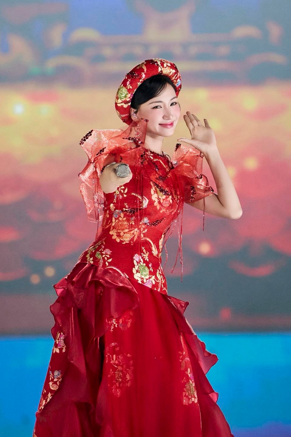 Hòa Minzy thẳng thắn đáp trả khi bị yêu cầu ngưng hát nhạc đỏ- Ảnh 4.