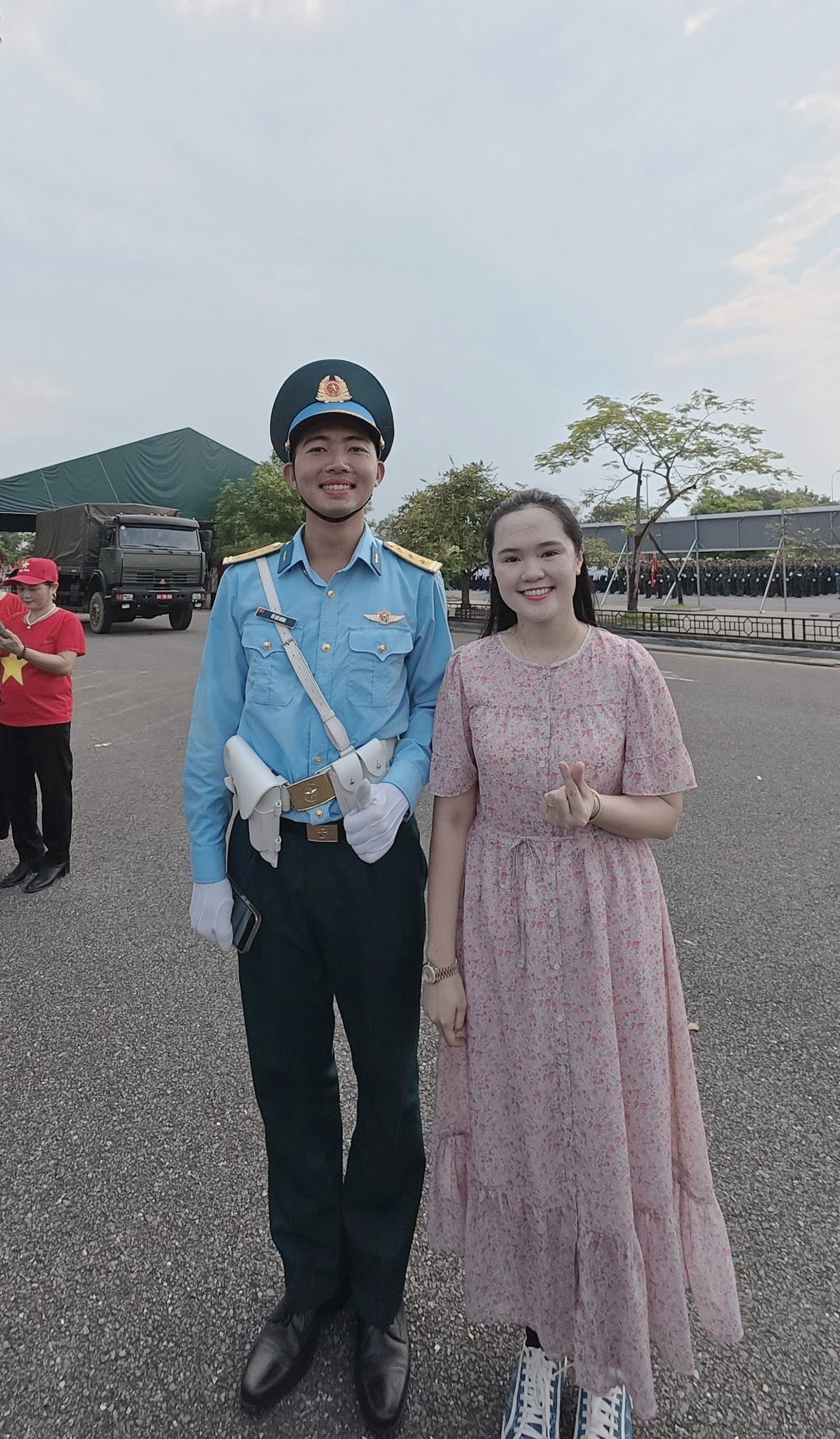 Tiểu thư Quỳnh Anh lên đồ như công chúa cùng Duy Mạnh đi đu chiến sĩ 80, khoe ảnh 