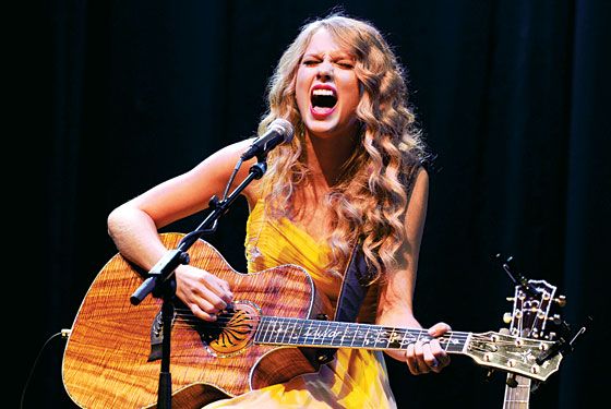 Không chỉ khiến fan phát cuồng vì tình yêu cổ tích, "cô giáo tiếng Anh" Taylor Swift còn gây sốt với học vấn lạ đời- Ảnh 2.
