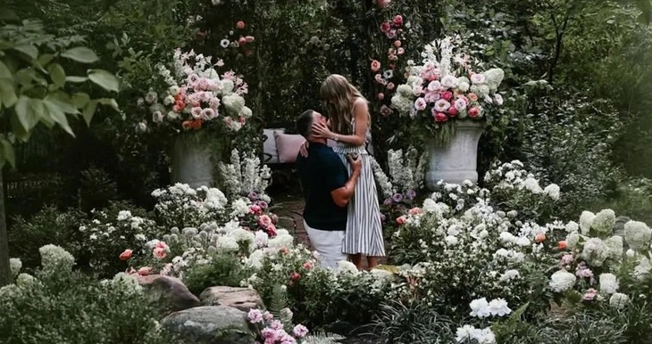 Địa điểm cầu hôn của Taylor Swift khiến thiên hạ phát điên, gọi Travis Kelce là 