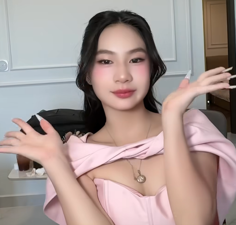Tiểu thư 12 tuổi của 