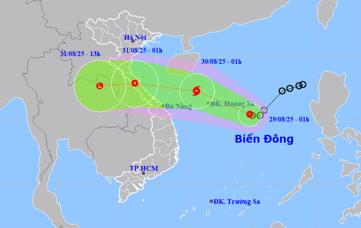 Áp thấp nhiệt đới sắp đổ bộ miền Trung, trọng tâm mưa dồn dập ở Thanh Hóa - Huế- Ảnh 1.