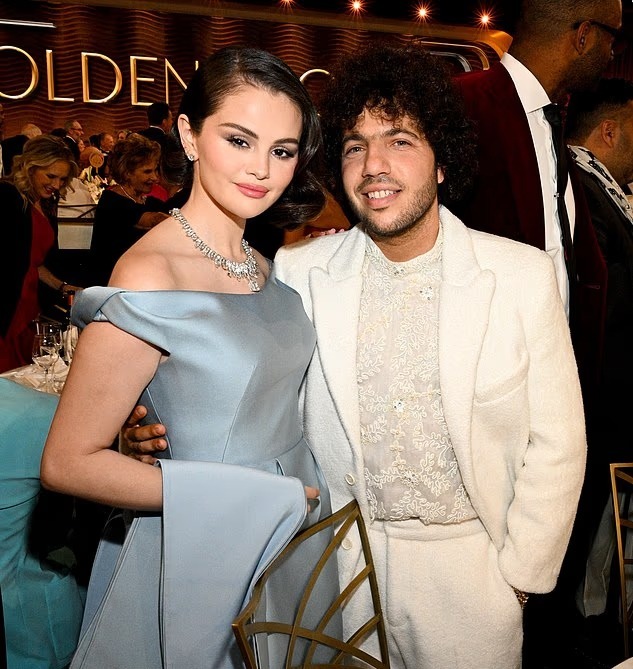 Selena Gomez sắp thành vợ người ta: Xinh đẹp dịu dàng phát sốt, diện bikini sexy muốn 