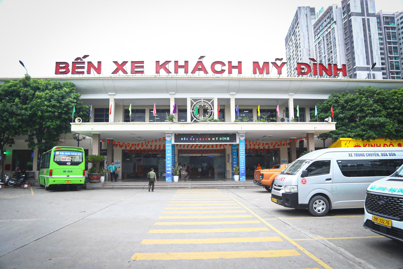 Cảnh tượng chưa từng có tại các bến xe Hà Nội dịp nghỉ lễ Quốc khánh- Ảnh 7. Cảnh tượng chưa từng có tại các bến xe Hà Nội dịp nghỉ lễ Quốc khánh- Ảnh 7.