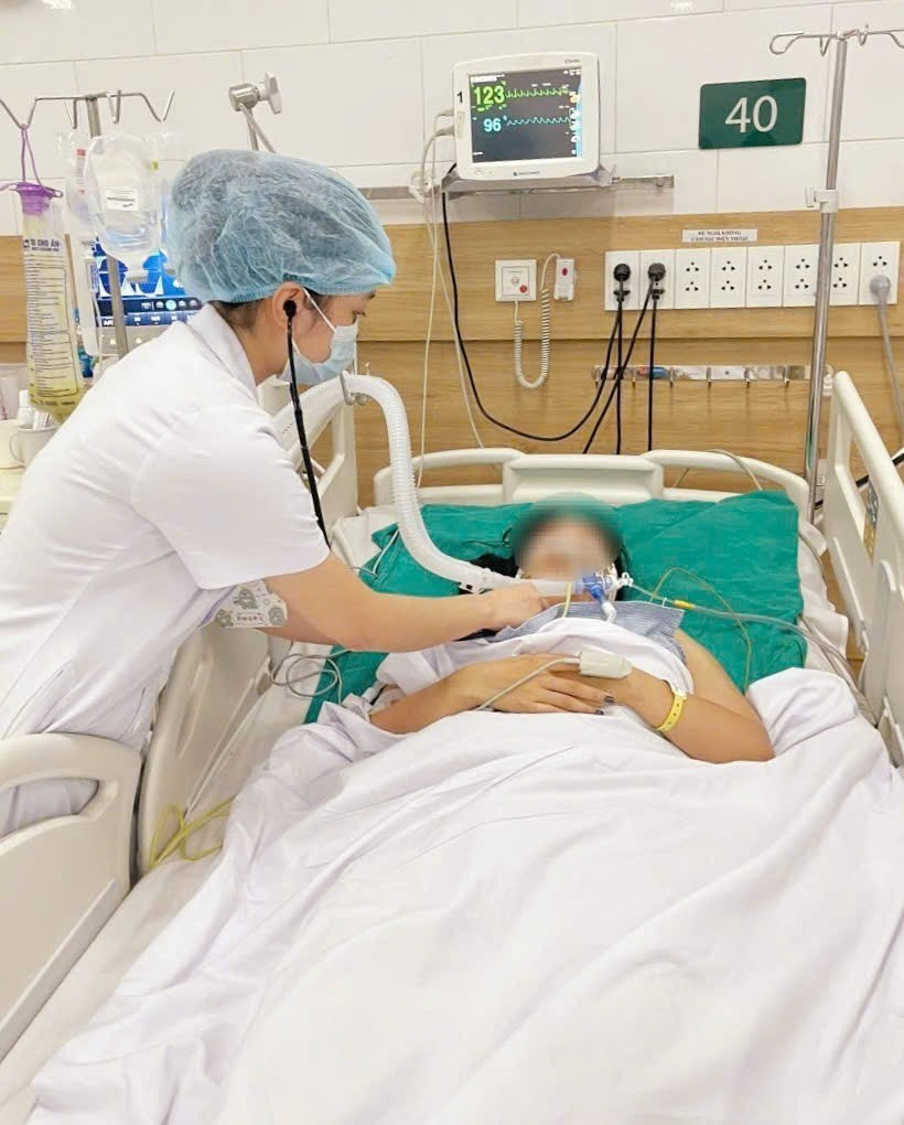 Lời cảnh tỉnh từ bác sĩ sau vụ tiêm botox làm đẹp, hai phụ nữ liệt toàn thân- Ảnh 1.