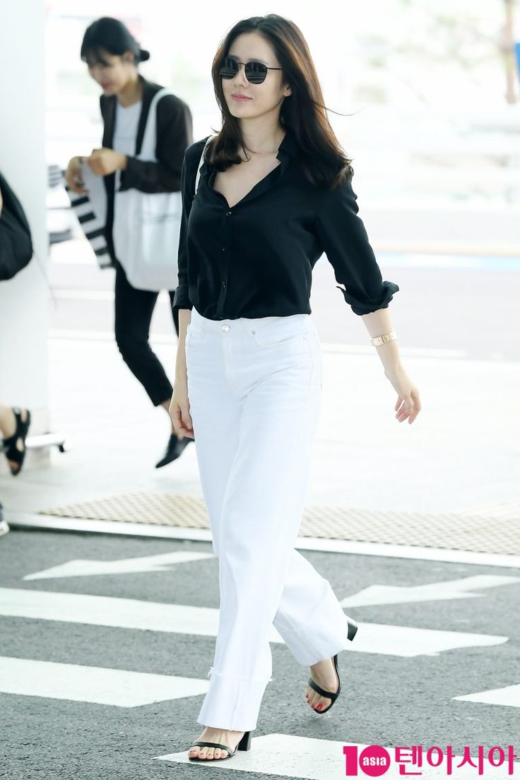 Son Ye Jin toàn mặc đồ siêu đơn giản ra sân bay, nhưng kỳ lạ là luôn đẹp và chuẩn mốt- Ảnh 4.