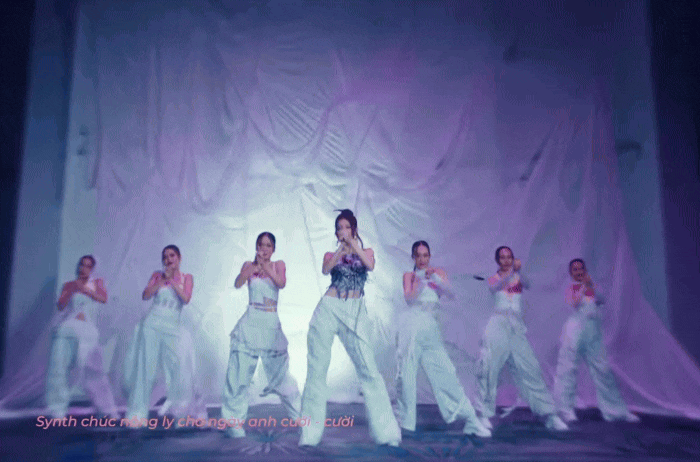 Lỗ hổng lớn của mỹ nhân “tốt nghiệp” Top 5 Em Xinh Say Hi: Visual đẹp đấy nhưng không cứu nổi nhạc dở lời ngang- Ảnh 3. Lỗ hổng lớn của mỹ nhân “tốt nghiệp” Top 5 Em Xinh Say Hi: Visual đẹp đấy nhưng không cứu nổi nhạc dở lời ngang- Ảnh 3.