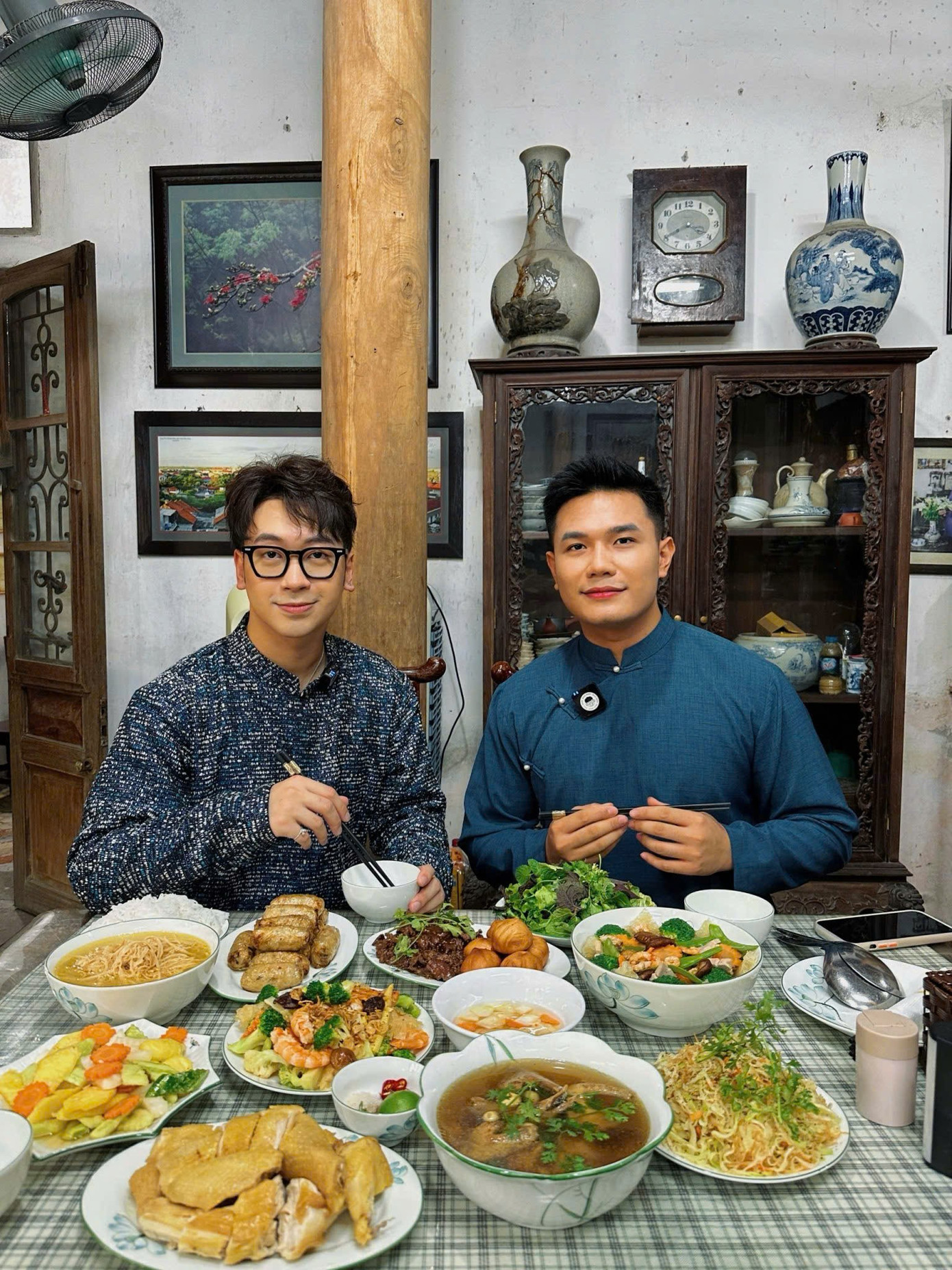 Đến Bát Tràng ăn 'cỗ quốc gia'- Ảnh 3.