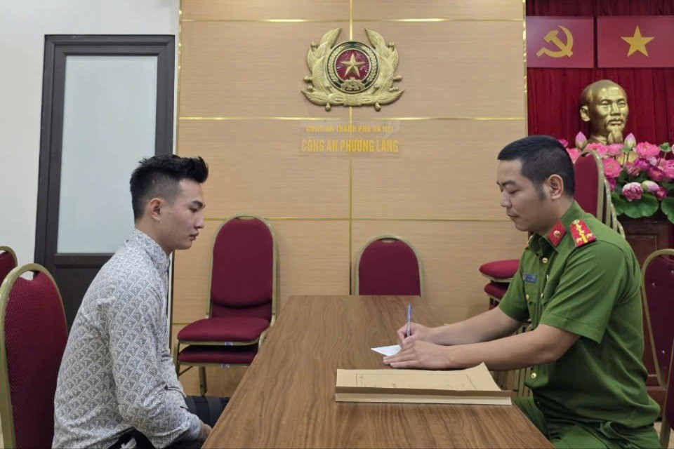 Hà Nội: Tài xế vi phạm nồng độ cồn đi ngược chiều 'thông chốt' bảo vệ sơ duyệt A80- Ảnh 2.