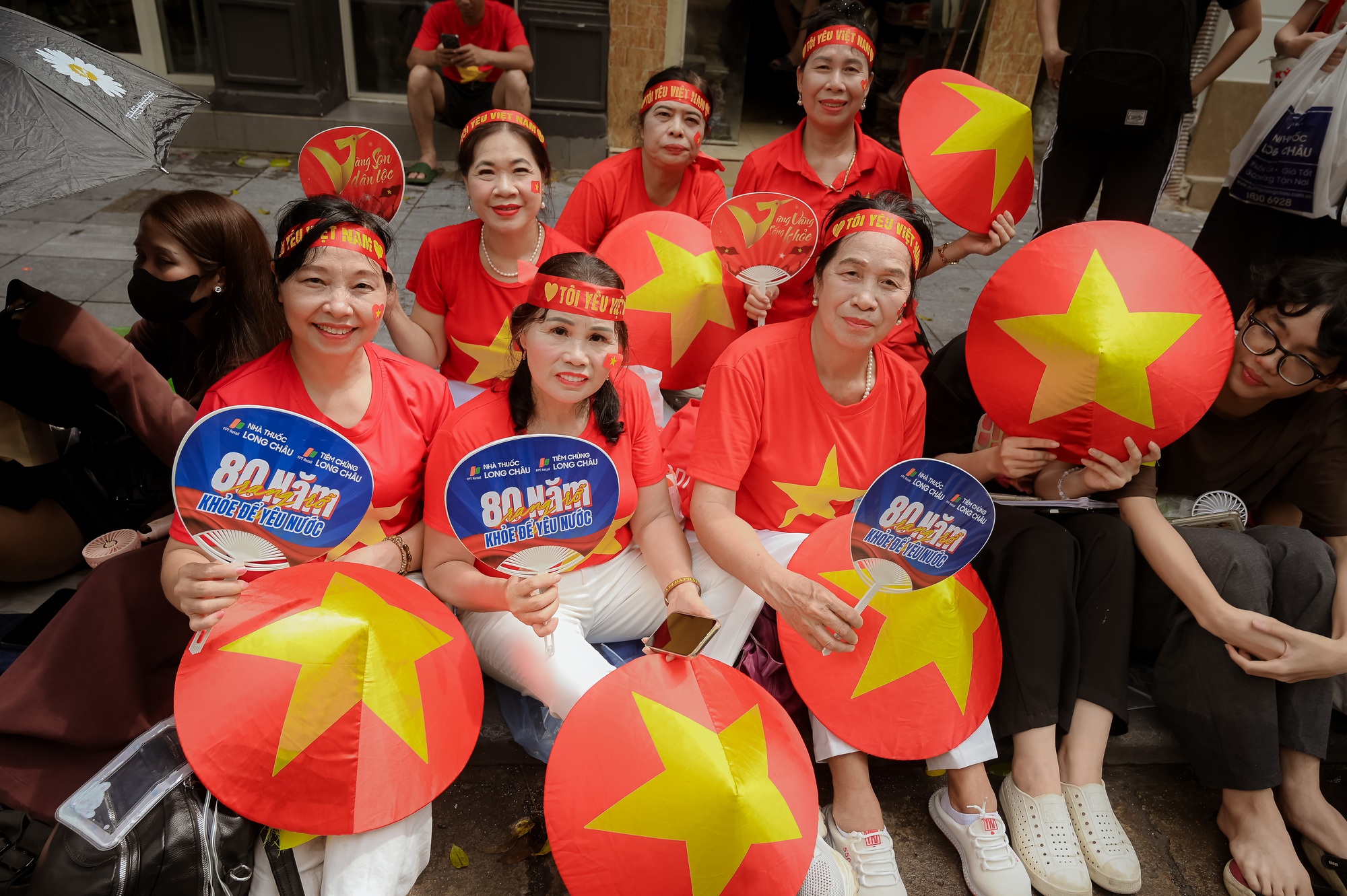 Hệ thống nhà thuốc và trung tâm tiêm chủng Long Châu đã sẵn sàng đồng hành cùng 5 trạm khách A80: Tiếp sức cho người dân trong ngày đại lễ- Ảnh 1.