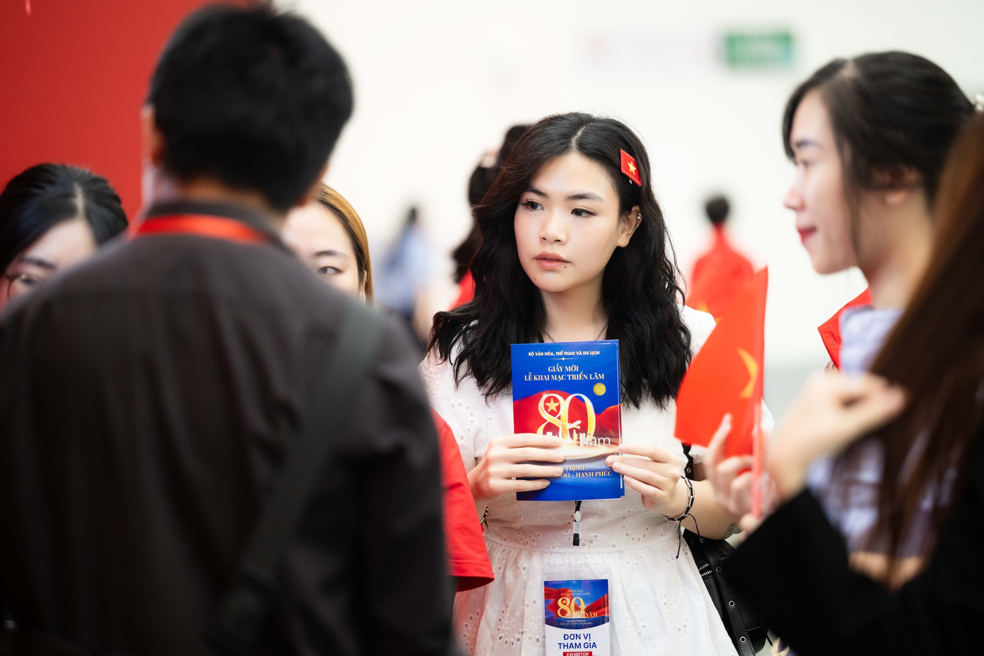 Học sinh, sinh viên đi 20km đến xem tận mắt triển lãm lịch sử hot nhất Đại lễ 2/9: Bầu trời hoà bình thật đẹp- Ảnh 16.