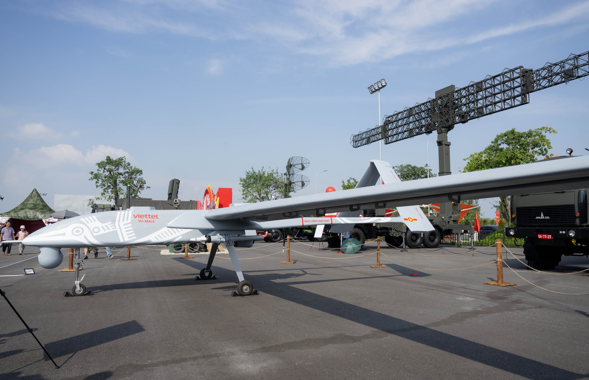 Lần đầu tiên Việt Nam công bố UAV mang được cả tên lửa, bay hơn 24 giờ- Ảnh 13. Lần đầu tiên Việt Nam công bố UAV mang được cả tên lửa, bay hơn 24 giờ- Ảnh 13.