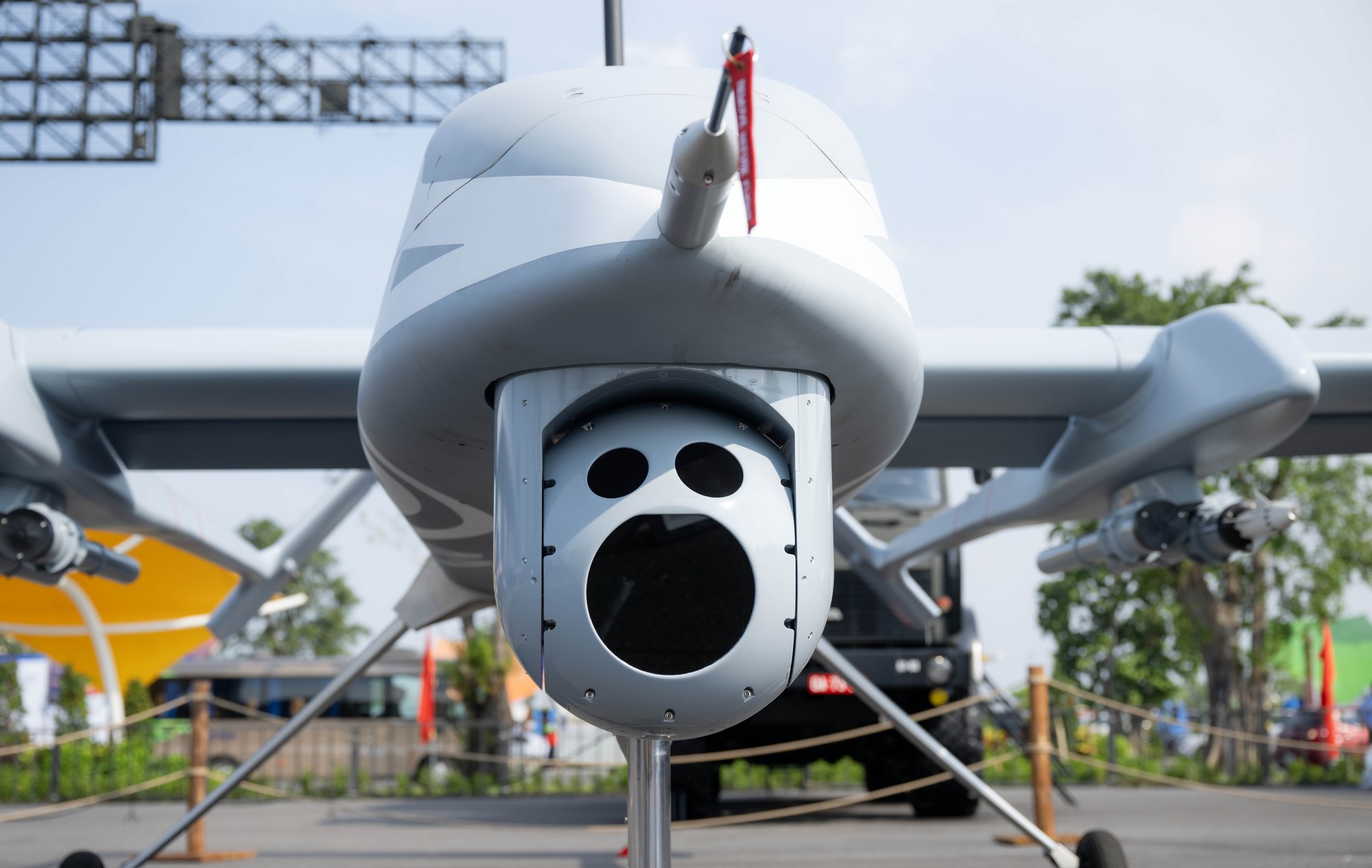 Lần đầu tiên Việt Nam công bố UAV mang được cả tên lửa, bay hơn 24 giờ- Ảnh 7. Lần đầu tiên Việt Nam công bố UAV mang được cả tên lửa, bay hơn 24 giờ- Ảnh 7.
