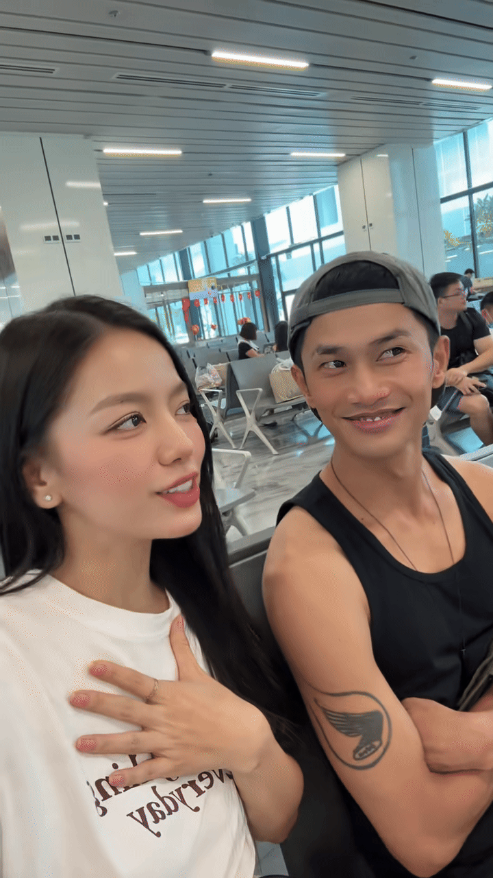 Mỹ nhân Mưa Đỏ hát chơi chơi ca khúc hot nhất 2/9 mà được khen tới tấp, visual trời sinh một cặp với nam chính- Ảnh 2.