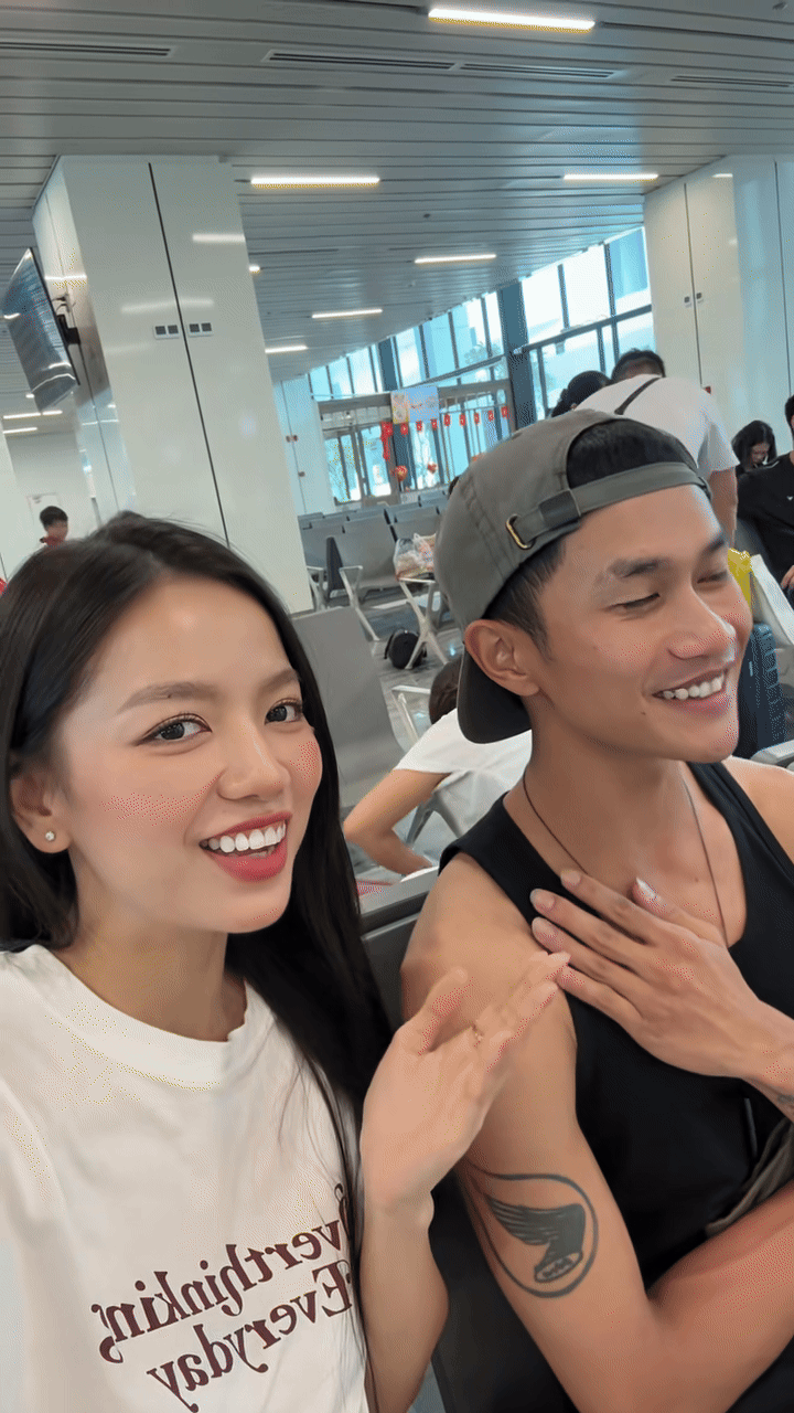 Mỹ nhân Mưa Đỏ hát chơi chơi ca khúc hot nhất 2/9 mà được khen tới tấp, visual trời sinh một cặp với nam chính- Ảnh 1.