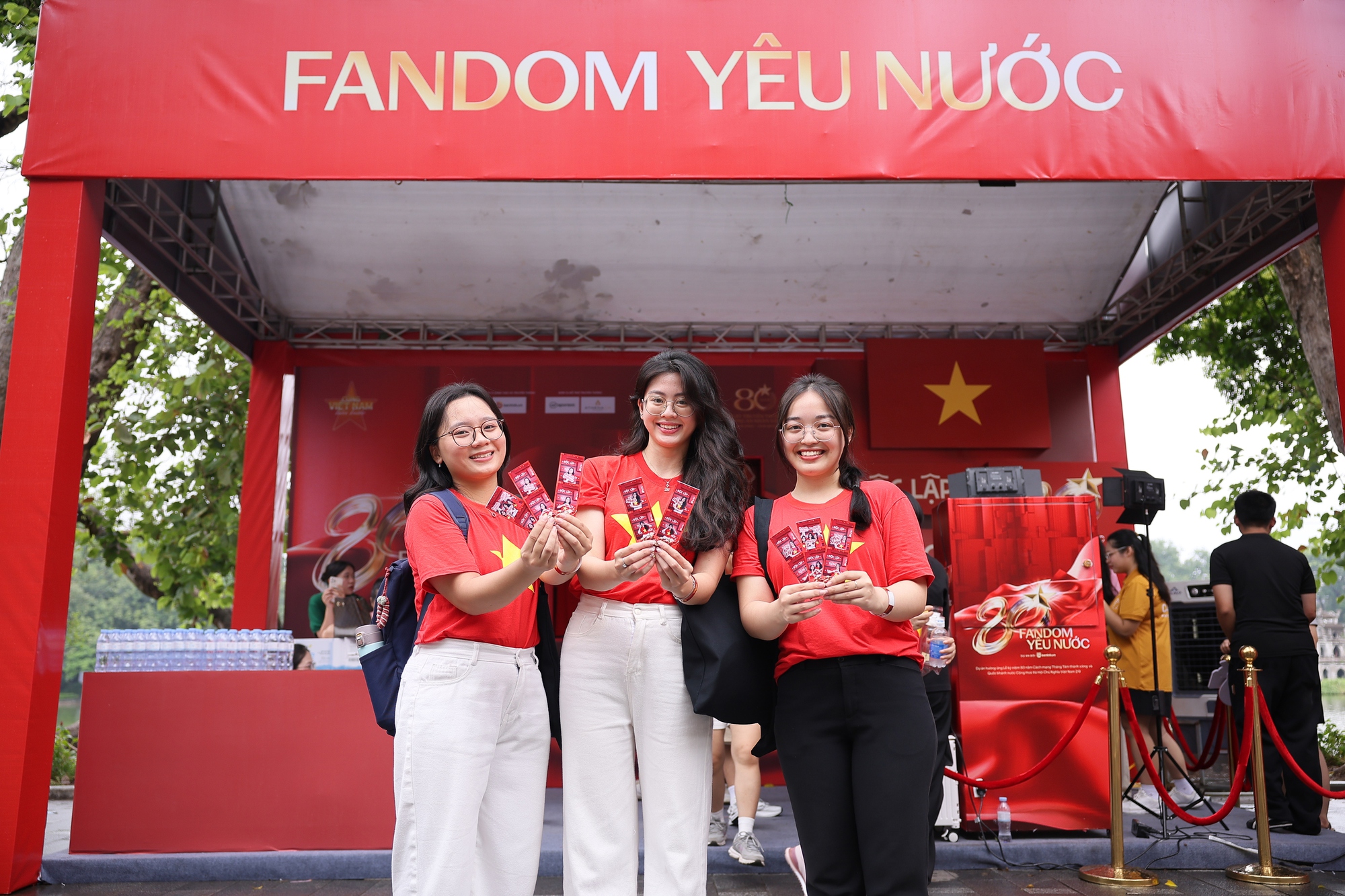 Booth Fandom Yêu Nước tại Lễ hội Độc lập – 80 năm Tự hào Việt Nam: Điểm hẹn gắn kết cộng đồng tại Hồ Gươm- Ảnh 1.