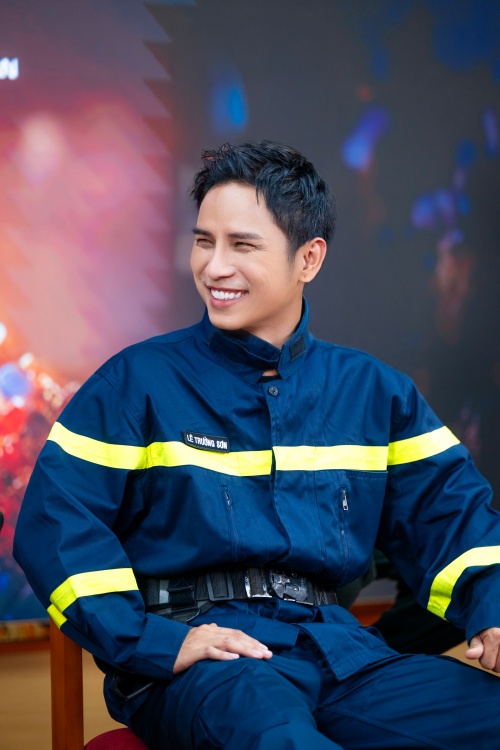 Dàn sao Chiến sĩ Quả Cảm: “Chúng tôi muốn có thêm chương trình Vợ Của Chiến Sĩ Quả Cảm, vì khoảnh khắc dũng cảm nhất là khi họ trở đối diện với vợ con và gia đình”- Ảnh 14.