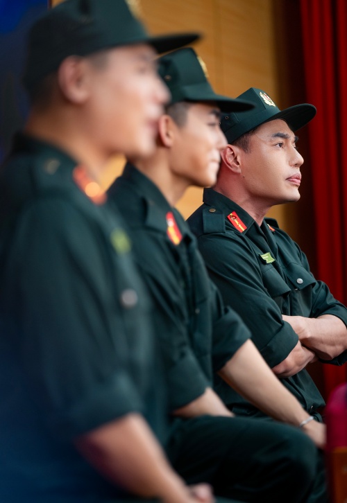 Dàn sao Chiến sĩ Quả Cảm: “Chúng tôi muốn có thêm chương trình Vợ Của Chiến Sĩ Quả Cảm, vì khoảnh khắc dũng cảm nhất là khi họ trở đối diện với vợ con và gia đình”- Ảnh 15.