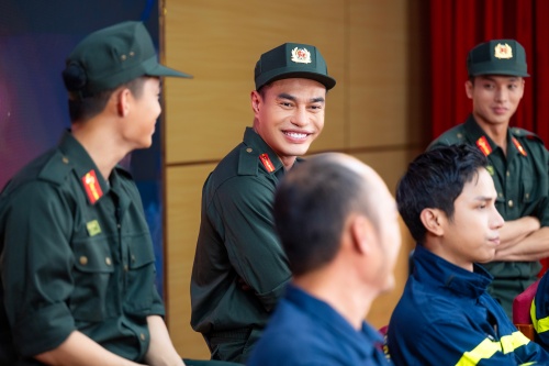 Dàn sao Chiến sĩ Quả Cảm: “Chúng tôi muốn có thêm chương trình Vợ Của Chiến Sĩ Quả Cảm, vì khoảnh khắc dũng cảm nhất là khi họ trở đối diện với vợ con và gia đình”- Ảnh 16.