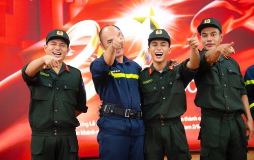 Dàn sao Chiến sĩ Quả Cảm: “Chúng tôi muốn có thêm chương trình Vợ Của Chiến Sĩ Quả Cảm, vì khoảnh khắc dũng cảm nhất là khi họ trở đối diện với vợ con và gia đình”- Ảnh 19.