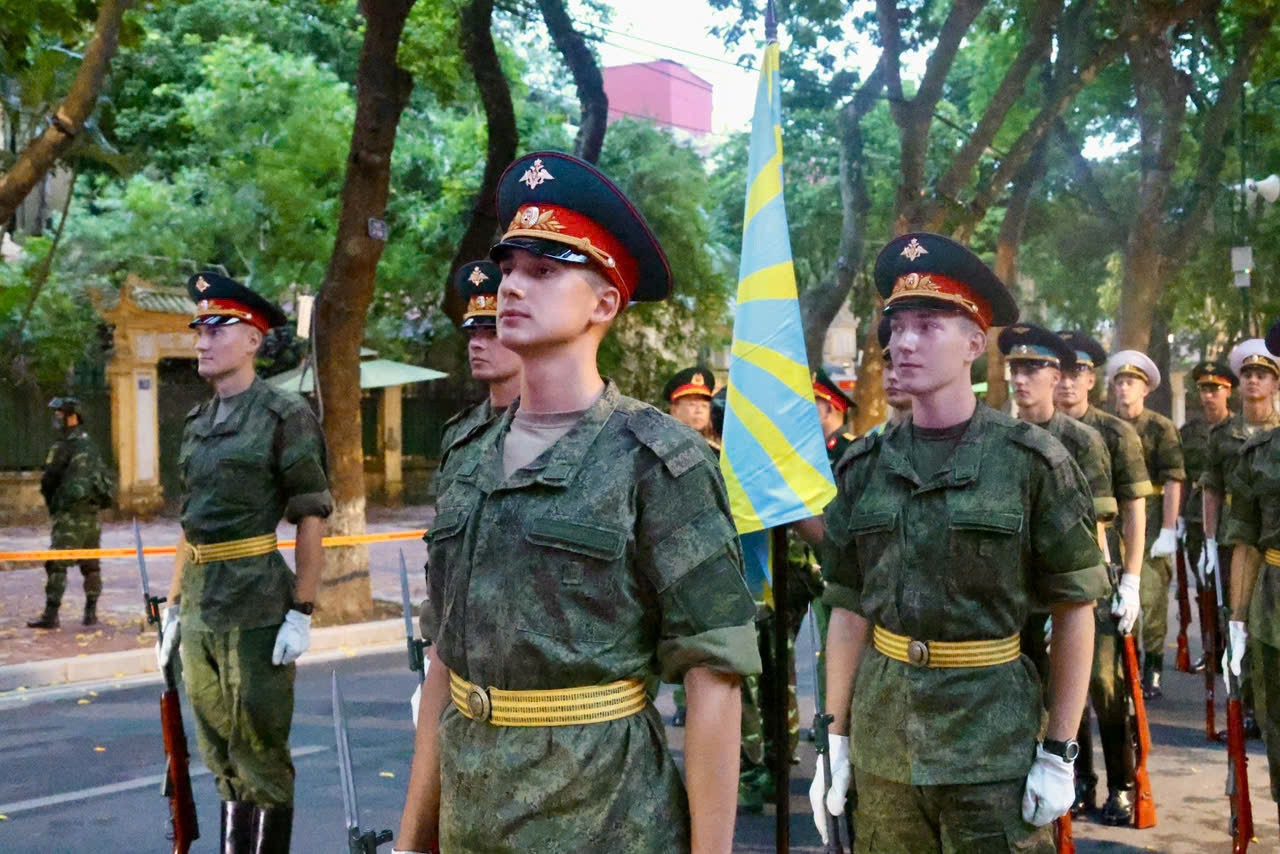 Tiêu binh người Nga ghi điểm tuyệt đối chỉ sau 1 cái nháy mắt: Ngoài đời còn đỉnh hơn- Ảnh 3.