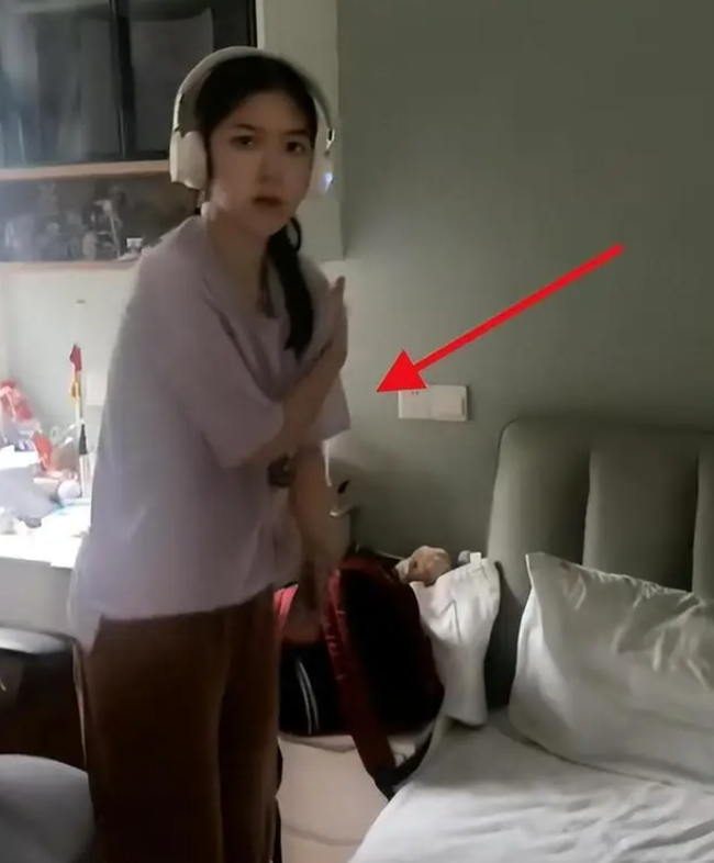 Đoạn video khiến cộng đồng mạng chê trách người mẹ gay gắt: Chị đang không tôn trọng con gái mình!- Ảnh 2. Đoạn video khiến cộng đồng mạng chê trách người mẹ gay gắt: Chị đang không tôn trọng con gái mình!- Ảnh 2.