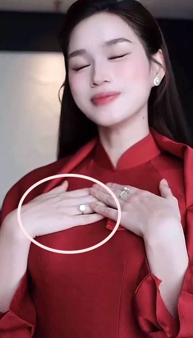Chẳng còn giấu kín, 1 Hoa hậu vừa rời Sen Vàng tự tung hint sắp cưới thiếu gia?- Ảnh 1. Chẳng còn giấu kín, 1 Hoa hậu vừa rời Sen Vàng tự tung hint sắp cưới thiếu gia?- Ảnh 1.