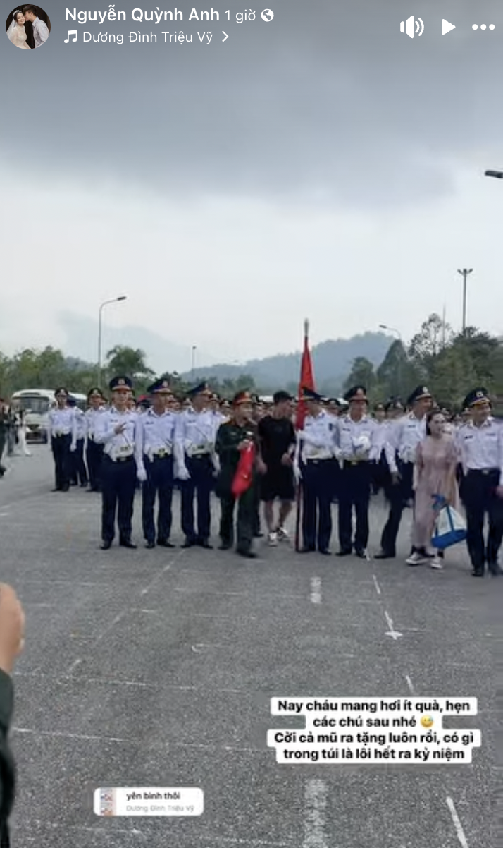 Cực phẩm hội tụ: Khối trưởng điển trai A80 nắm tay người yêu đến chụp ảnh cùng Duy Mạnh - Quỳnh Anh- Ảnh 8.
