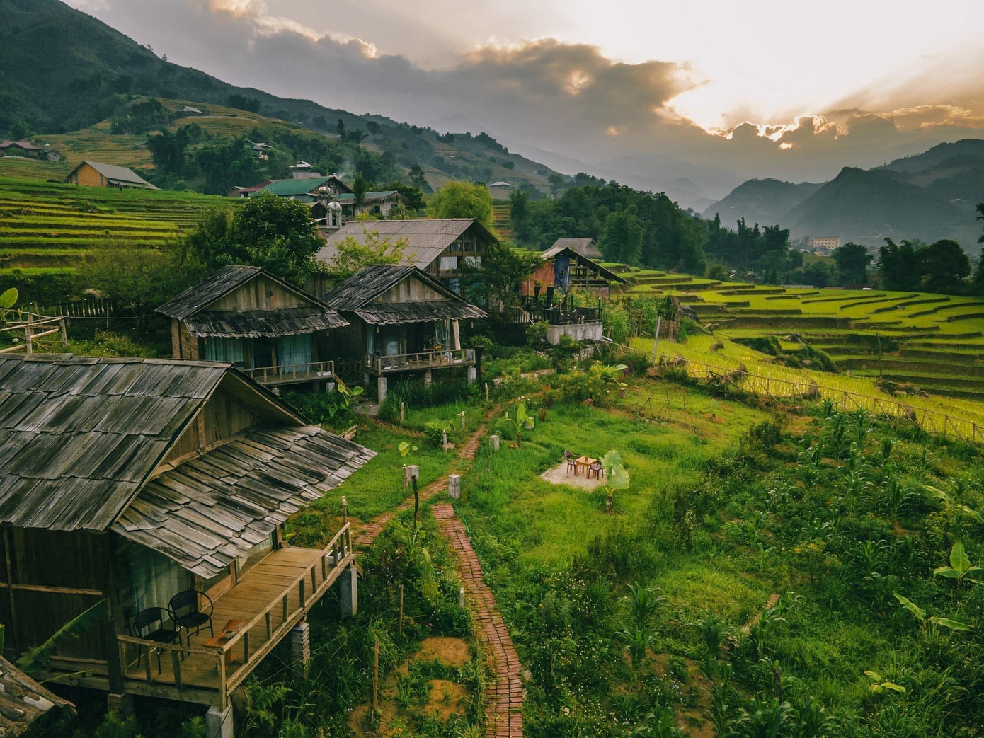 'Một Việt Nam khác' ở ngôi làng đẹp nhất châu Á- Ảnh 1.