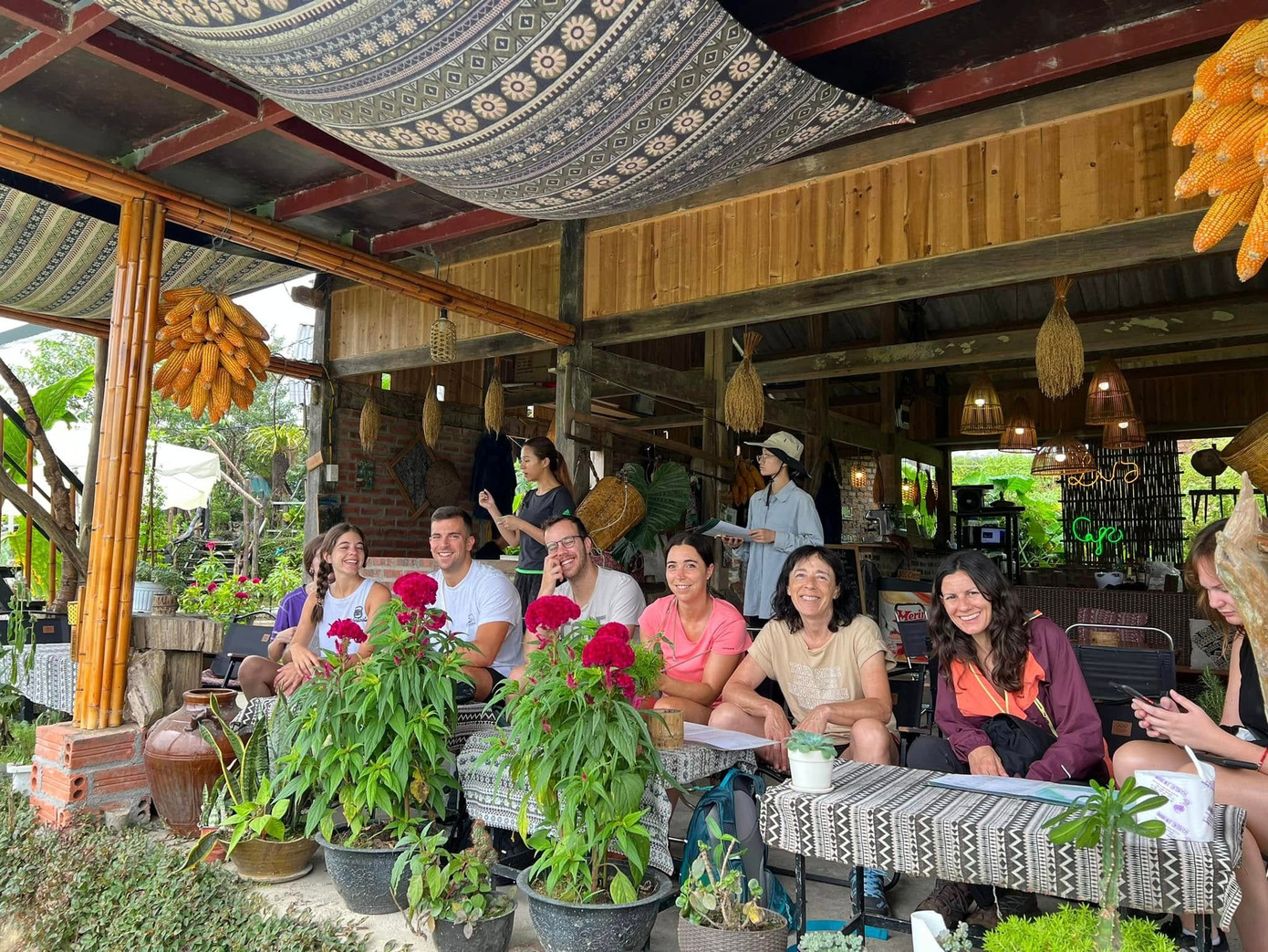 'Một Việt Nam khác' ở ngôi làng đẹp nhất châu Á- Ảnh 4.