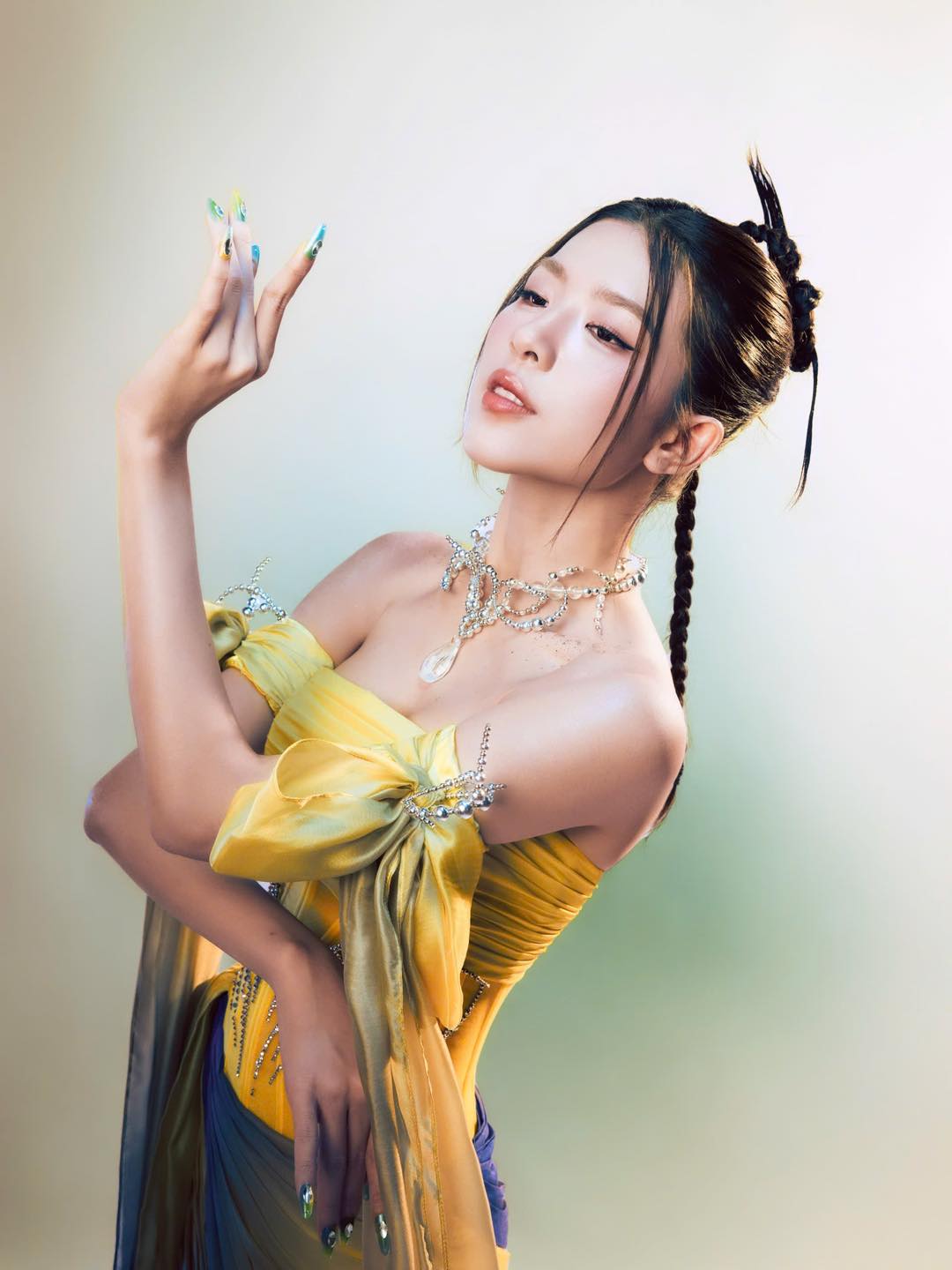 Lỗ hổng lớn của mỹ nhân “tốt nghiệp” Top 5 Em Xinh Say Hi: Visual đẹp đấy nhưng không cứu nổi nhạc dở lời ngang- Ảnh 9. Lỗ hổng lớn của mỹ nhân “tốt nghiệp” Top 5 Em Xinh Say Hi: Visual đẹp đấy nhưng không cứu nổi nhạc dở lời ngang- Ảnh 9.