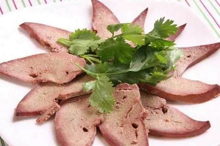 Gan lợn mua về đừng rửa ngay với nước, làm cách này sẽ khử mùi hôi, sạch độc tố- Ảnh 1. Gan lợn mua về đừng rửa ngay với nước, làm cách này sẽ khử mùi hôi, sạch độc tố- Ảnh 1.