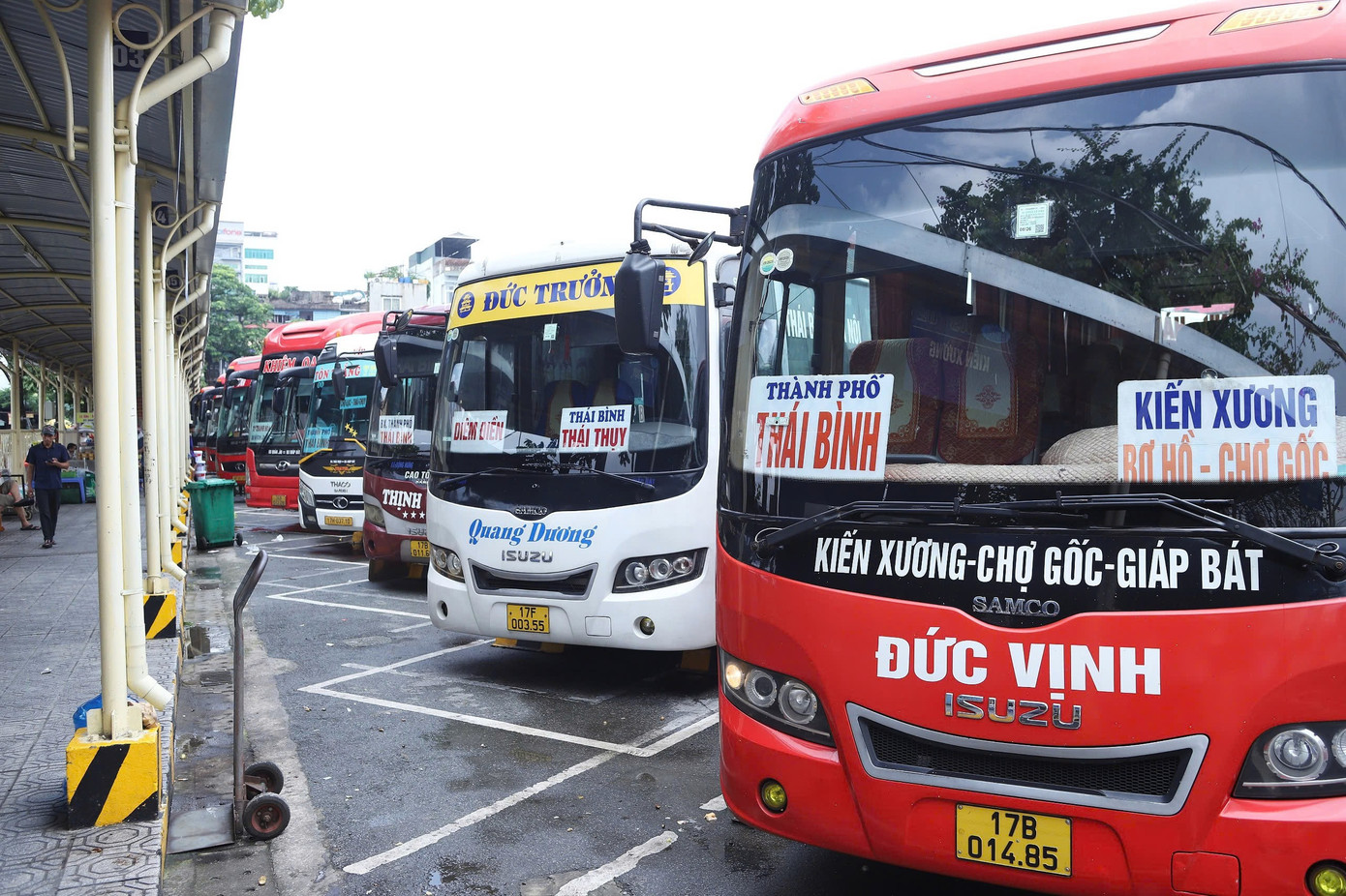 Cảnh tượng chưa từng có tại các bến xe Hà Nội dịp nghỉ lễ Quốc khánh- Ảnh 4. Cảnh tượng chưa từng có tại các bến xe Hà Nội dịp nghỉ lễ Quốc khánh- Ảnh 4.
