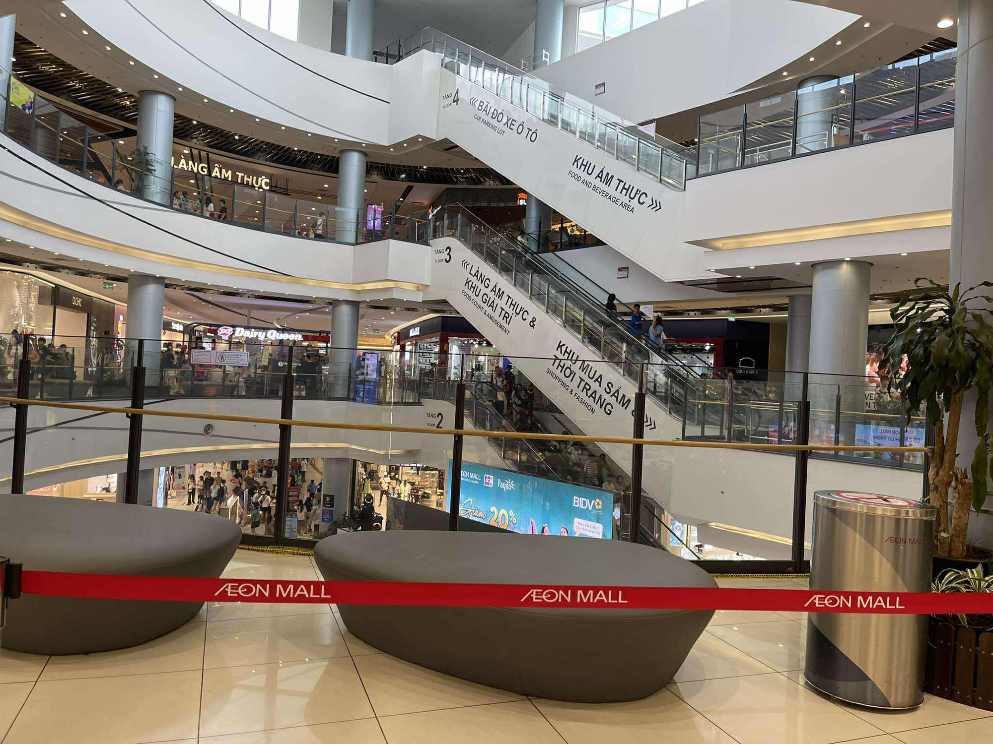 Không khí tại TTTM Aeon Mall Long Biên sau vụ người đàn ông rơi từ tầng 4, nhân chứng nói gì?- Ảnh 6.
