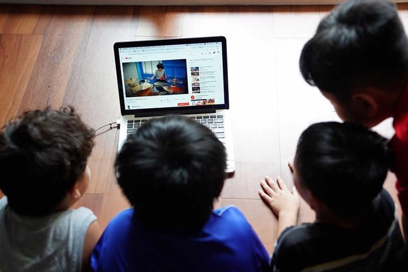 Khi những video vô tri "ăn mòn" não bộ và tâm hồn trẻ em: Lời cảnh tỉnh từ phản ứng thờ ơ của trẻ và những cảm xúc bị "bẻ vụn"- Ảnh 4.