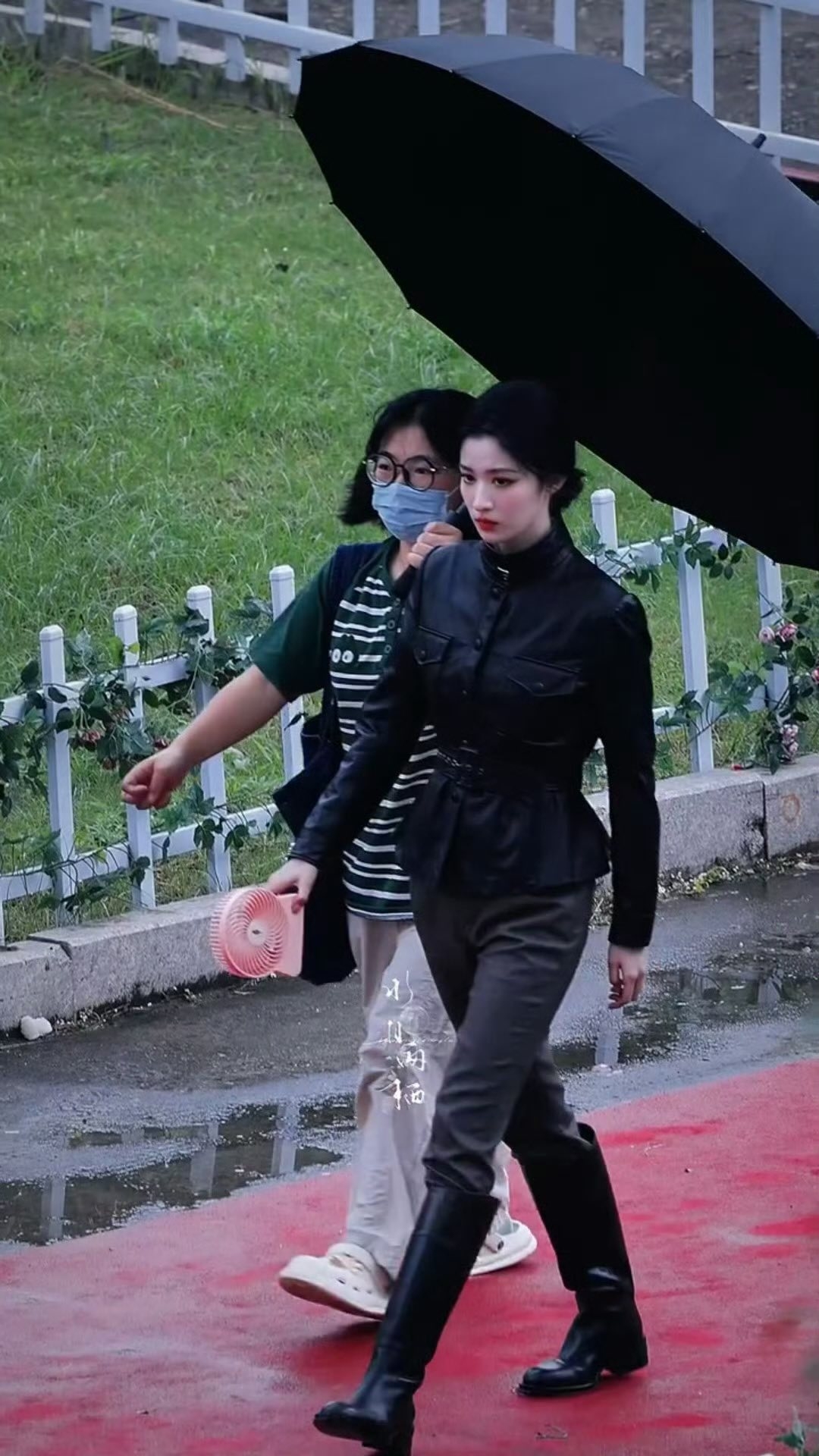 Trung Quốc hiện tại không ai mặc đẹp hơn mỹ nhân này: Visual như báu vật trần gian, siêu mẫu cũng phải gọi bằng điện thoại- Ảnh 8.