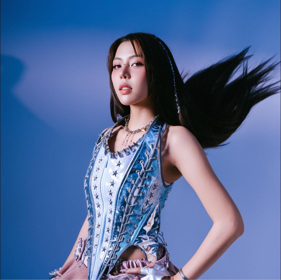 1 Em Xinh bị loại đem cả quán cơm gà lên MV debut, khoảnh khắc khiến dân tình 