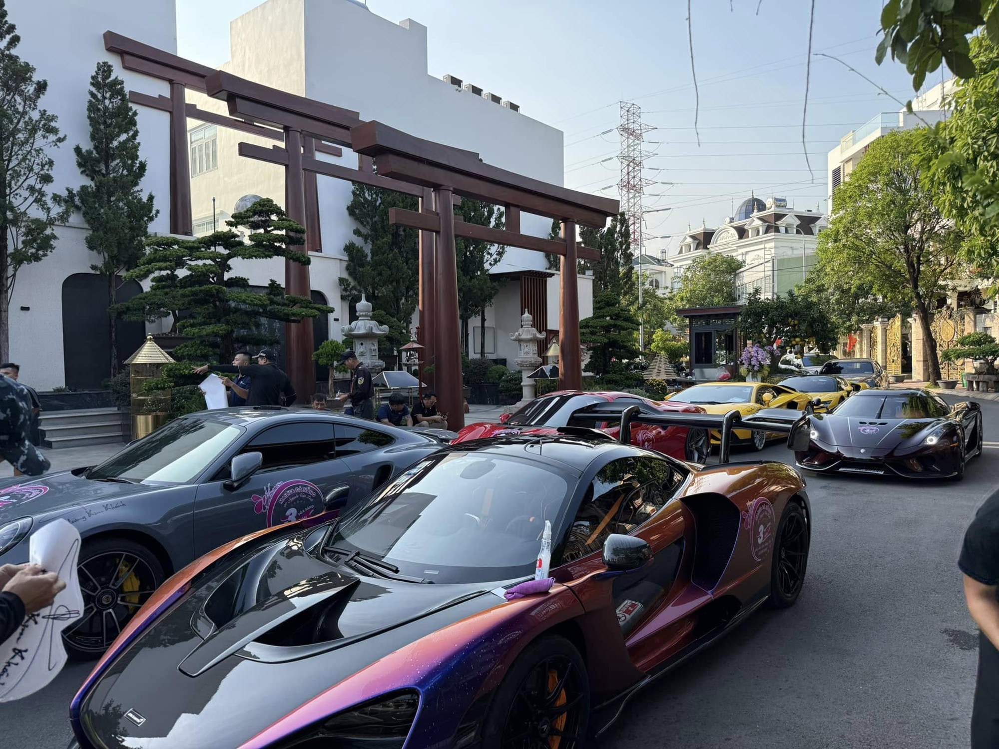 Đại gia Hoàng Kim Khánh tiết lộ 2 lý do khiến cặp siêu xe trăm tỷ McLaren Senna và Koenigsegg Regera không được đăng ký biển Việt Nam- Ảnh 4.
