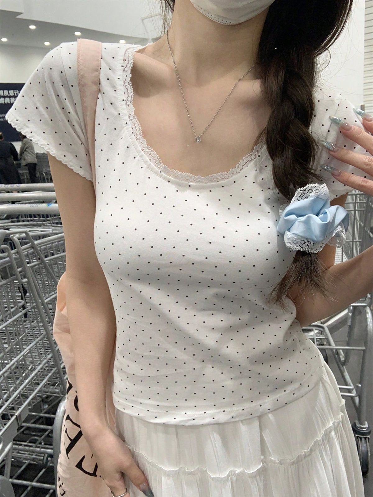 Chị em từ châu Á đến trời Tây đang chìm đắm với đồ chấm bi, tưởng 