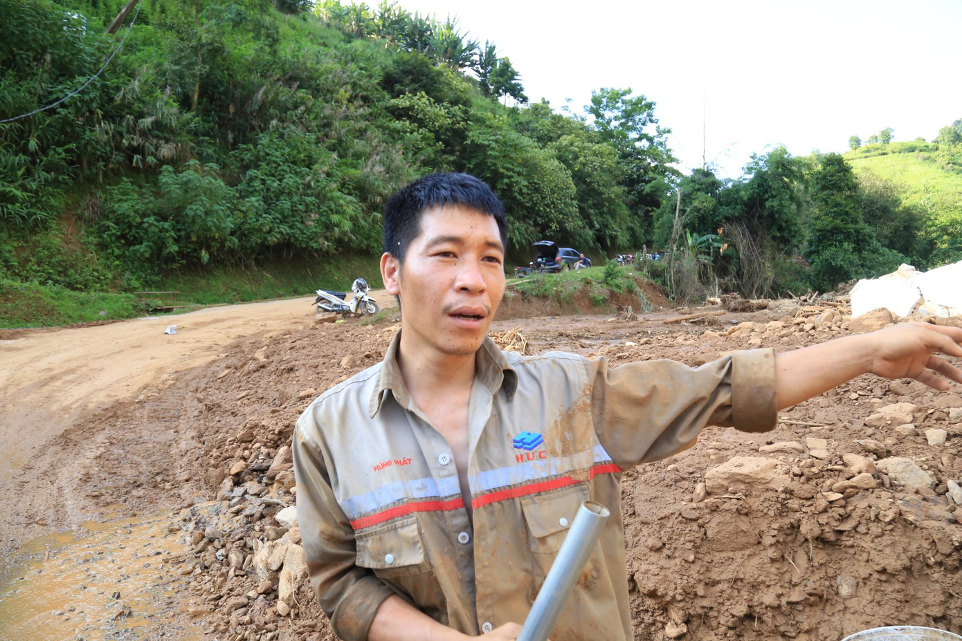 Một xóm ở Điện Biên hò nhau chạy khỏi núi lở trong đêm- Ảnh 1. Một xóm ở Điện Biên hò nhau chạy khỏi núi lở trong đêm- Ảnh 1.