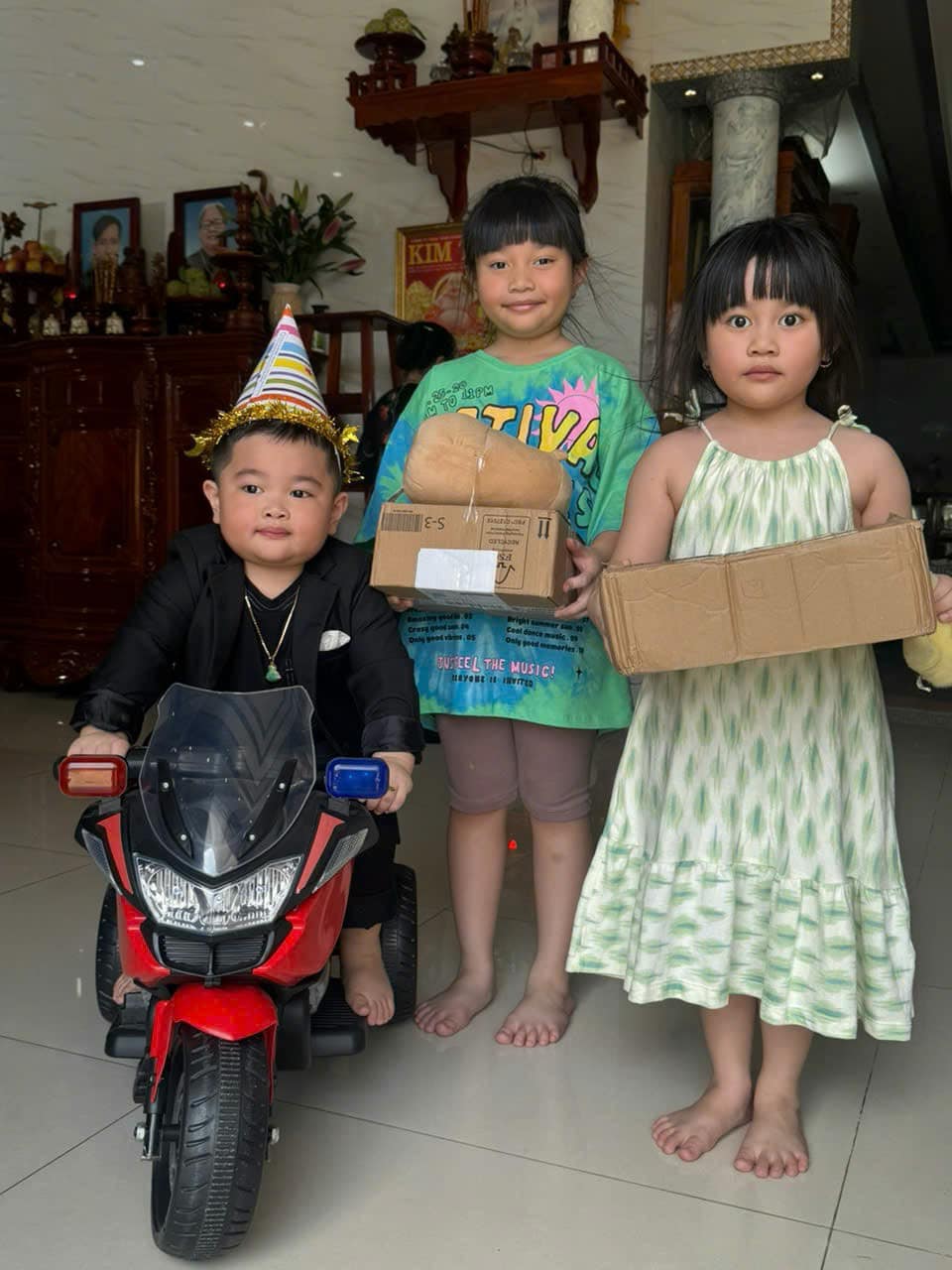 Lê Dương Bảo Lâm tổ chức sinh nhật cho quý tử, nhìn biểu cảm hài hước của cậu út ai cũng thấy đáng yêu- Ảnh 5.