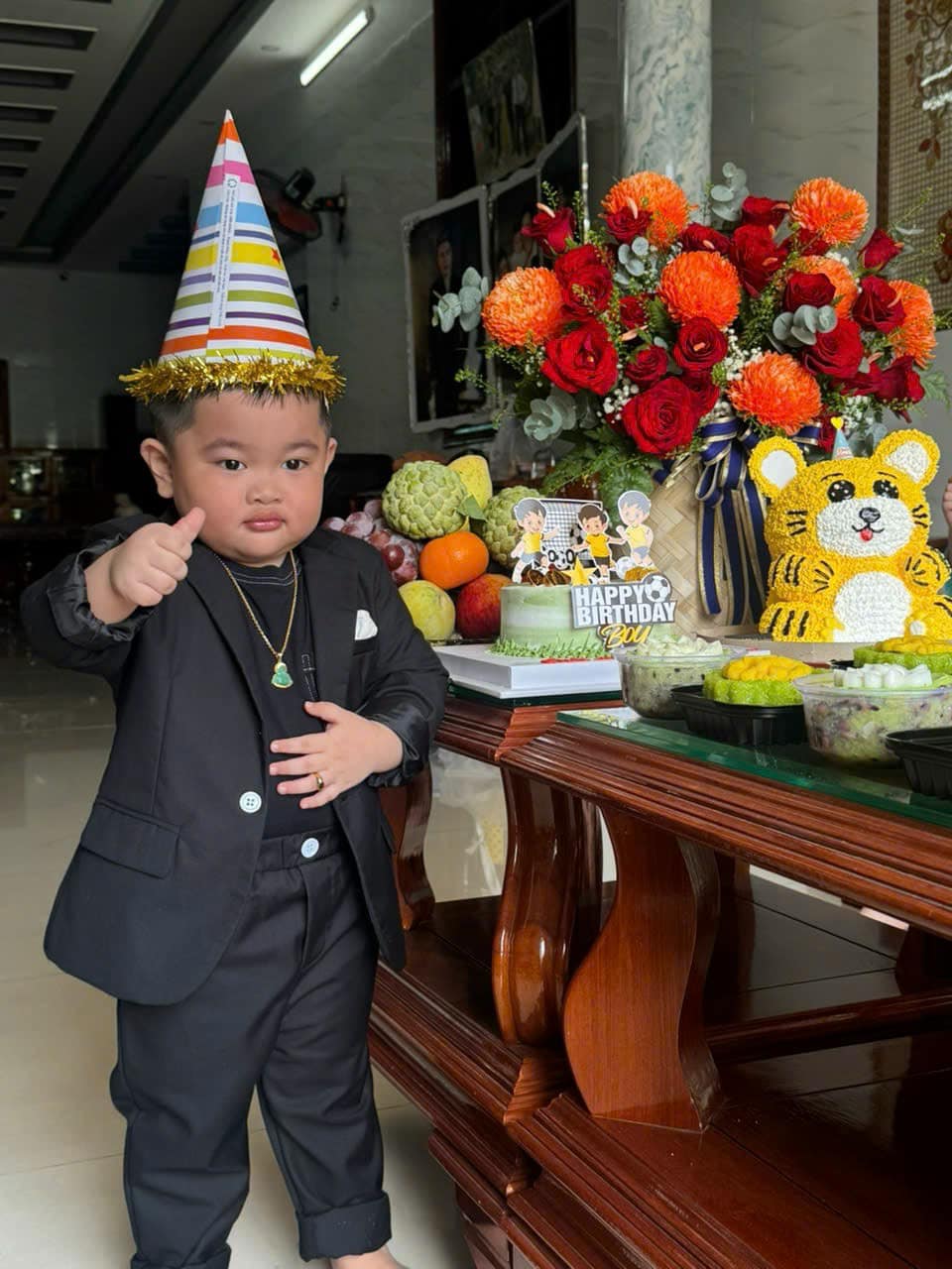 Lê Dương Bảo Lâm tổ chức sinh nhật cho quý tử, nhìn biểu cảm hài hước của cậu út ai cũng thấy đáng yêu- Ảnh 3.