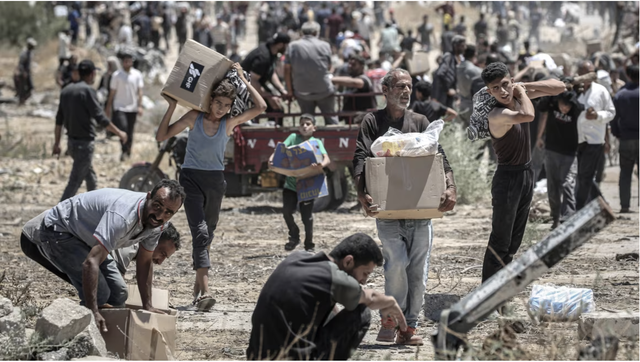 Cậu bé Gaza đi bộ 12km để nhận đồ cứu trợ, hôn tay cảm ơn nhưng bị bắn tử vong ngay sau đó- Ảnh 4. Cậu bé Gaza đi bộ 12km để nhận đồ cứu trợ, hôn tay cảm ơn nhưng bị bắn tử vong ngay sau đó- Ảnh 4.
