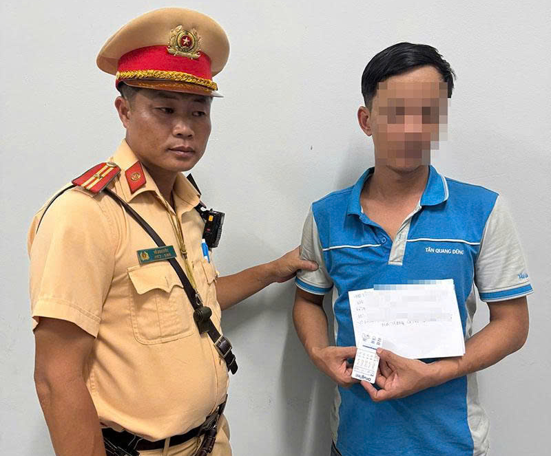 Lạnh người phát hiện tài xế “phê” ma túy khi đang chở khách từ Quảng Trị đi Vũng Tàu- Ảnh 1.