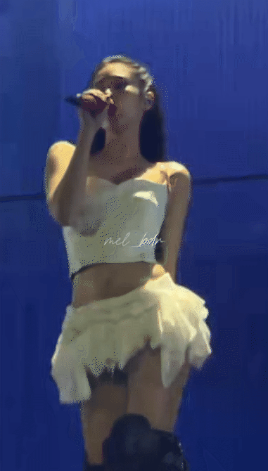 Jennie ở Paris đẹp mơ màng nhưng vũ đạo 19+ khiến dân tình “nóng mắt”- Ảnh 1. Jennie ở Paris đẹp mơ màng nhưng vũ đạo 19+ khiến dân tình “nóng mắt”- Ảnh 1.
